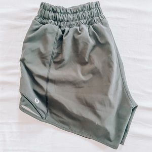 black lululemon hotty hot shorts 4” (8 tall)